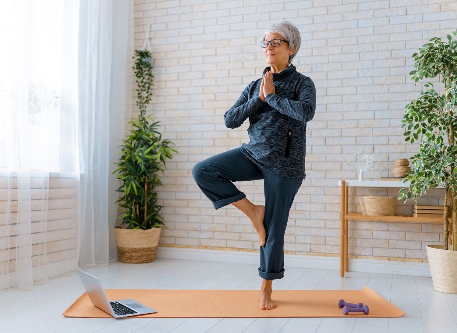 yoga-for-vein-health-vascular-surgeon-az